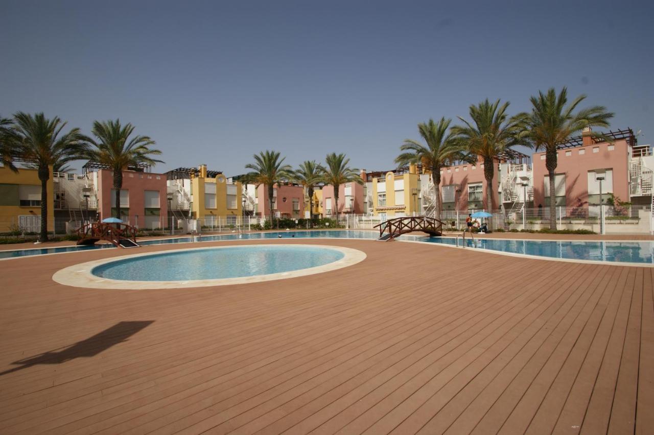 En A 300 M De La Playa, Con Patio Y Salida Directa A Calle